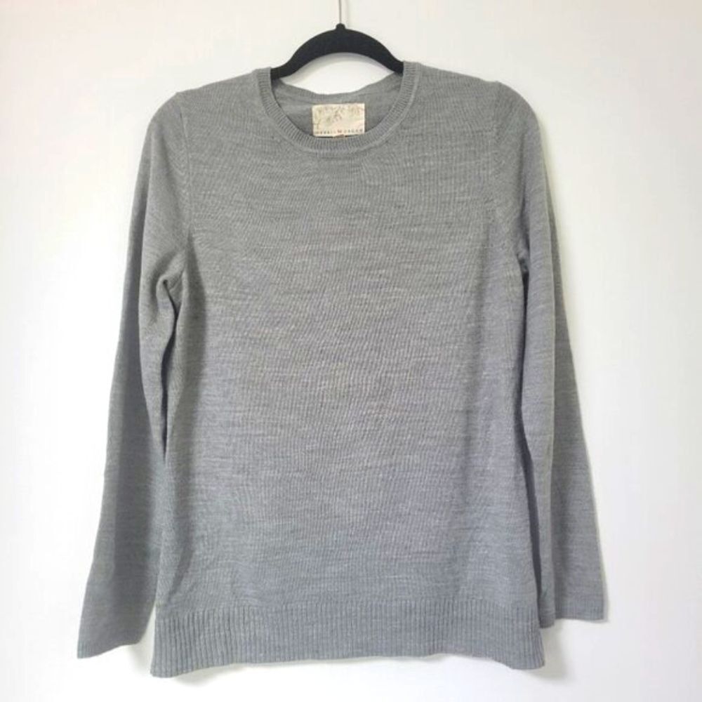 Debbie Morgan Lightweight Fine Knit Crewneck Sweater Minimalism Gray